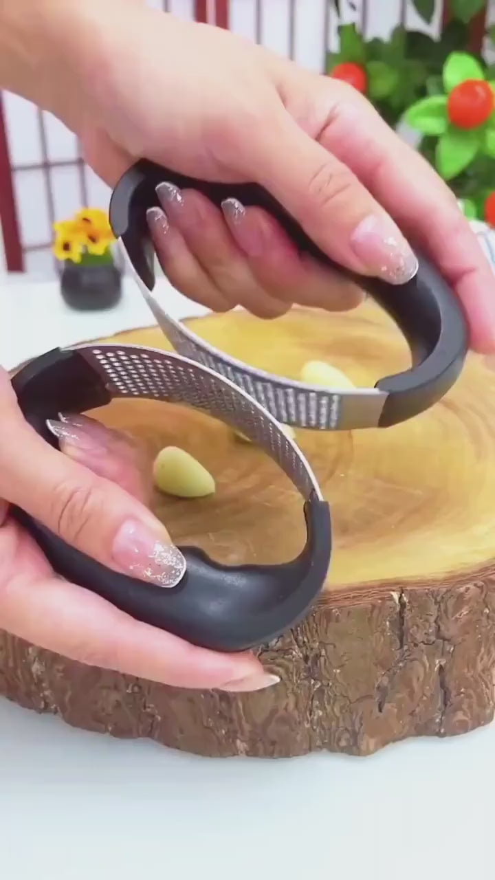 Stainless Steel Garlic Press – Easy Squeeze Mincer &amp; Crusher